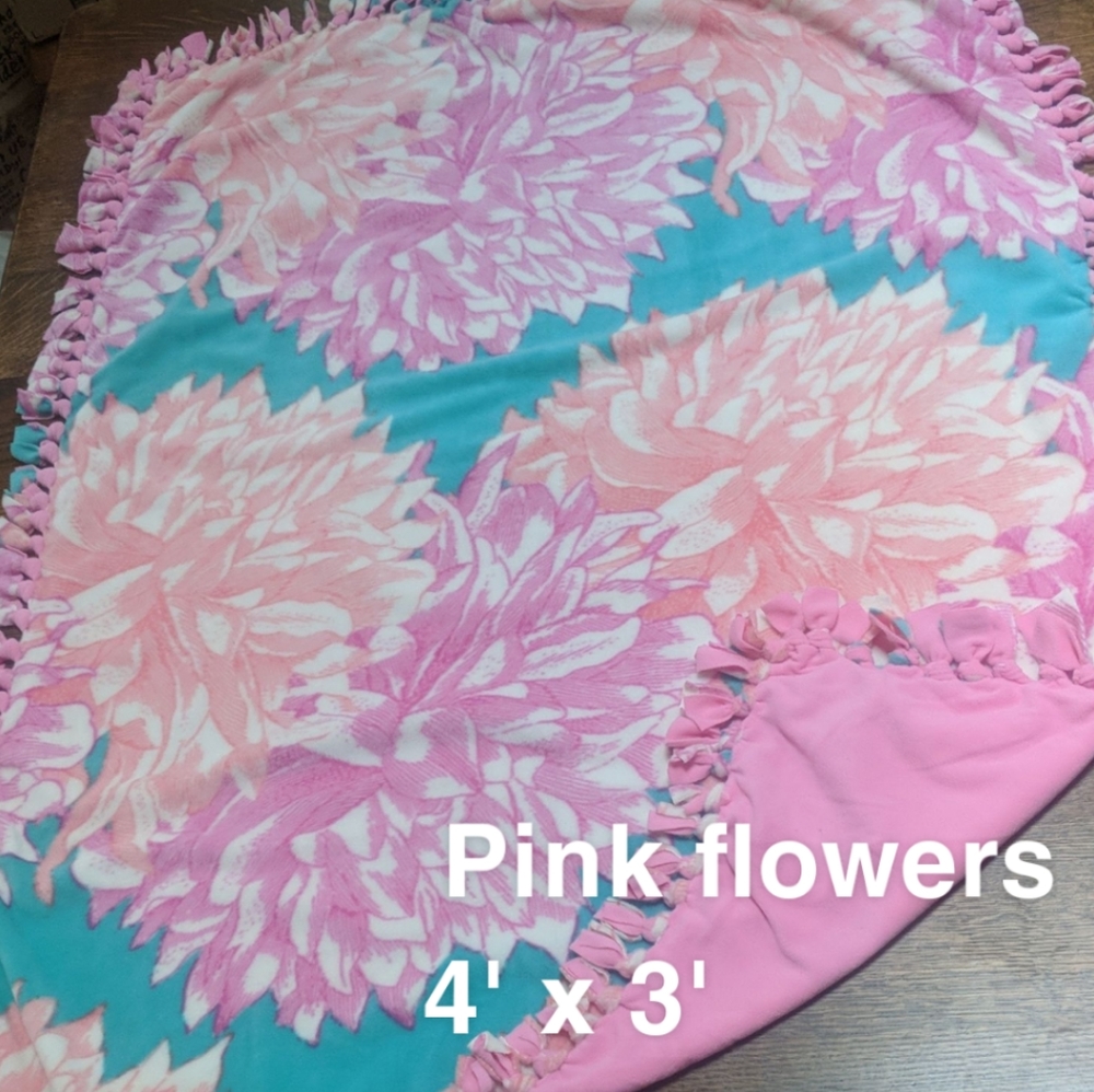 NWOT Flower Print Blanket